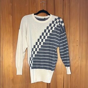 Chic Cream and Gray Women's Crewneck Sweater